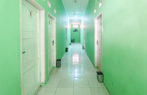 Karangtengah Hotel | RedDoorz Syariah near RS Dr Hafiz Cianjur