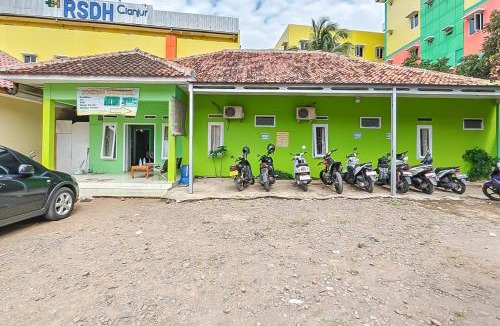 Karangtengah Hotel | RedDoorz Syariah near RS Dr Hafiz Cianjur