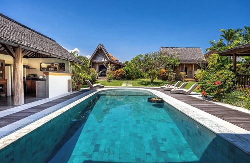 Batu Bolong Villa | Refurbished Villa Lina-In the heart of Canggu & 5min ride to Echo Beach/La Brisa