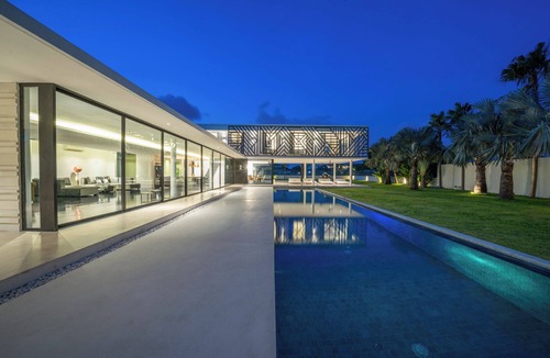 Batubelig Villa | Rent Your Own Luxury Villa with 6 Bedrooms, Bali Villa 2203