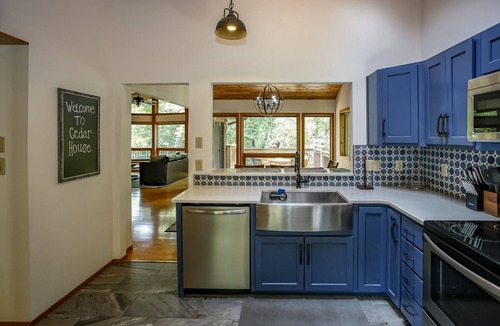 Lake Lure House | RESORT NEIGHBORHOOD - Walk to Pool, Tennis, Golf, Trails, Lake, & Restaurants