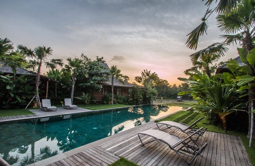 Banjar Semer Villa | Rice Field View 7BR Villa, Canggu - W/Jacuzzi & Sun Loungers!
