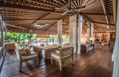 Banjar Semer Villa | Rice Field View 7BR Villa, Canggu - W/Jacuzzi & Sun Loungers!