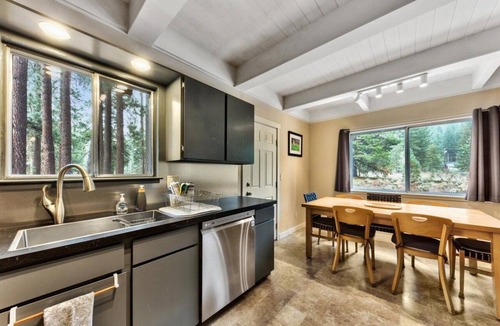 Christmas Valley House | River Front Chalet, 4 Bedrooms, 2 Baths-come play