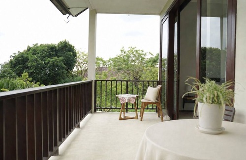 Pecatu Villa | Roberto Villas, A Short Scooter Drive to The PadangPadang and Bingn Beach