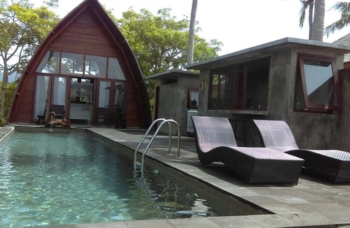 West Selemadeg House | Romantic 1 b/r Oceanfront Escape with Private Pool