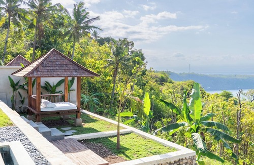 Penida Island Villa | Romantic Boutique Villa with Private pool, Ocean View & Floating Breakfast