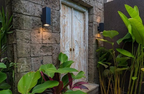 Kampial Villa | Romantic Two Bedroom in Perfect Location