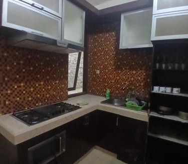 Bandung House | Rumah liburan keluarga dengan halaman depan dan belakang yg Luas