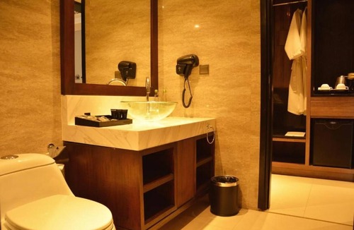 Nusa Dua Hotel | Seabreeze Deluxe Room in the center of Nusa Dua