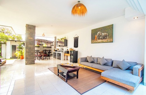Raya Kuta Villa | Seminyak - Amazing Rooftop - Private Huge Pool + PS5