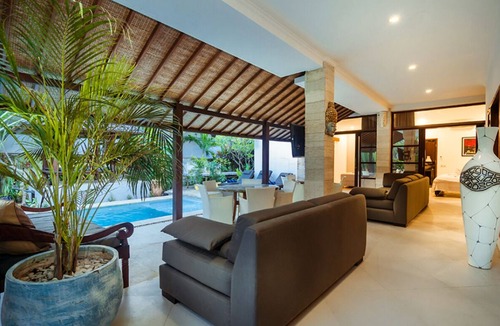 Petitenget Villa | SEMINYAK, WALK TO BEACH, 7 BDRM, AMAZING VALUE