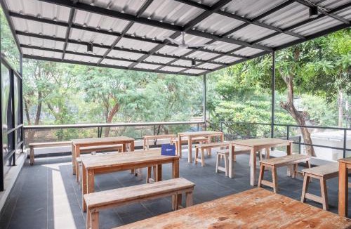 Jatinegara Hostel | Singgahsini Turbo Space Near Cipinang Indah Mall