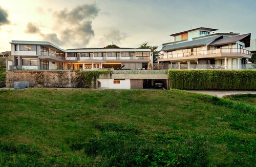 Pecatu Villa | Spacious 12BR Hilltop Villa locate in Uluwatu - Karaoke room available!