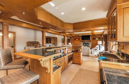 Oconomowoc House | Spacious 5-bedroom Lake House on Lovely Moose Lake in Lake Country, Wisconsin