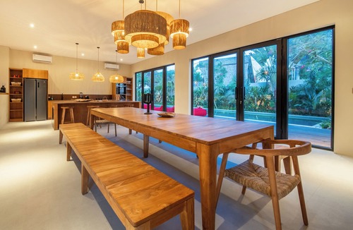 Berawa Villa | Spacious 6BR villa with 17m pool in Berawa Canggu