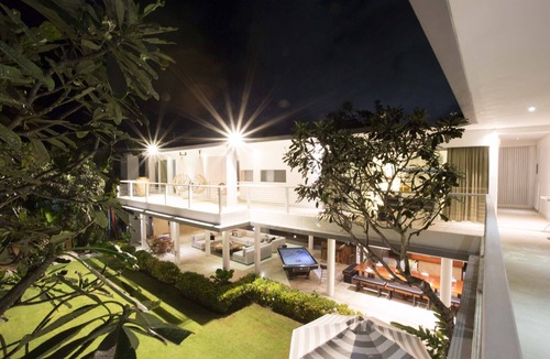 Jimbaran Bay Villa | Spacious & Luxury 5BR Villa 100m from beach+butler