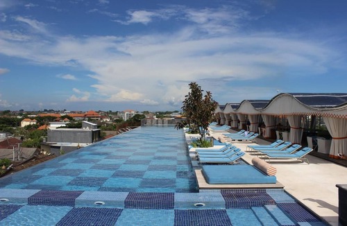 Nakula Apartment | Spacious Modern Suite with Free Minibar Items (T Sand Suite25)