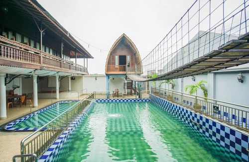 Palembang House | Spacious Triple Suite for Groups with Free WiFi