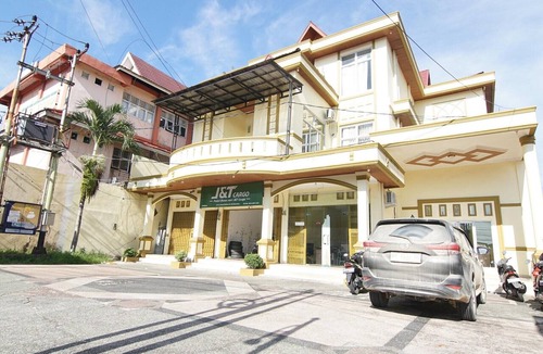 Pekanbaru House | Standard Double at Collection O Pekanbaru