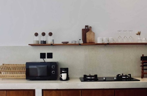 Umalas Cottage | Strategically located near Canggu, Seminyak, and various public facilities.