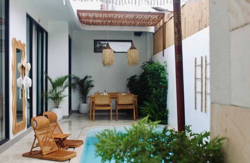 Umalas Cottage | Strategically located near Canggu, Seminyak, and various public facilities.