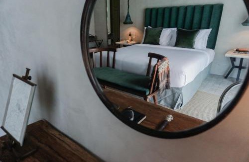 Laksmana Hotel | Studio O - 2 Floor Studio, Central Seminyak Walk to Beach