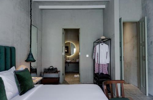 Laksmana Hotel | Studio O - 2 Floor Studio, Central Seminyak Walk to Beach