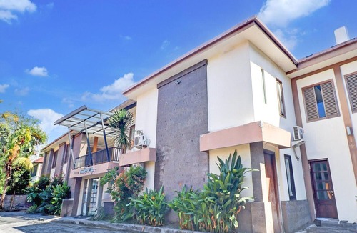 Teuku Umar House | Stylish Delux Twin Stay with Free WiFi and Parking