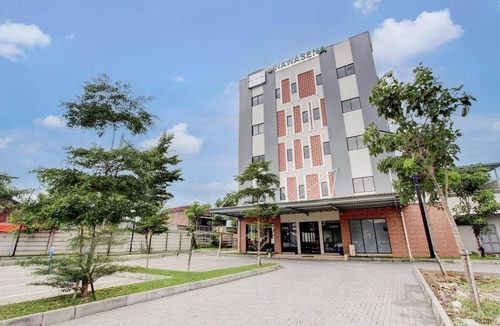 Grogol House | Stylish Deluxe Stay with Free WiFi and Parking