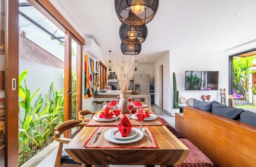 Kerobokan Villa | Stylish Luxe Design, 5-mins drive to Beach, BBQ, Peaceful, Cozy & Fast WIFI.