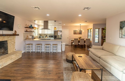 Riverside House | Sunny Escape with Pool near colleges, park, shopping, restaurants, convention