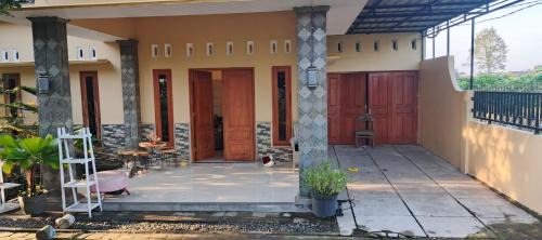 Prambanan House | Tepi Sawah Family Guesthouse