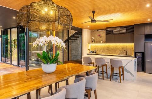 Dyanapura Villa | The Continental Modern Luxury 4 BR Villa in Seminyak Central