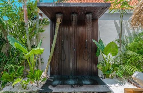 Pererenan House | The Jungle - Luxurious & Tropical Concept - 3BR