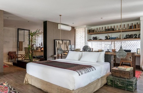 Tumbak Bayuh Villa | The V House Bali - Luxurious designer Villa in Canggu