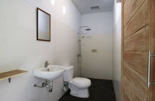 Batu Bolong Hotel | The Wina Guesthouse 2