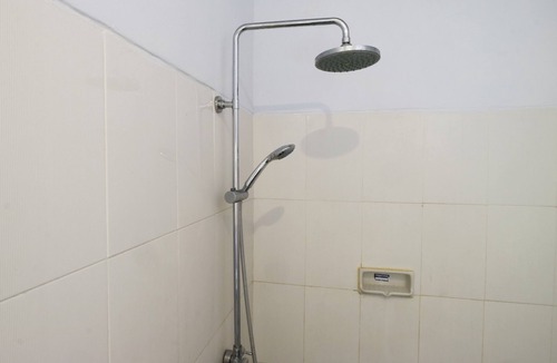 Batu Bolong Hotel | The Wina Guesthouse 2