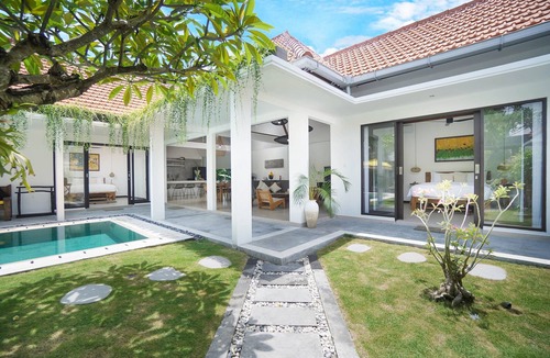 Laksmana Villa | Three bedrooms private Pool at Seminyak walking distance to Beaches