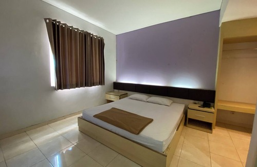 Surabaya Hotel | Townhouse Oak Hotel Niaga Surabaya