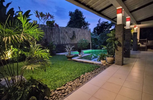 Batu Bolong House | Tranquil 2-bedroom house with AC in charming Canggu