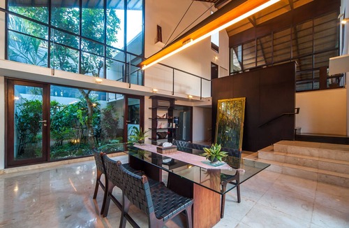 Sukawati Villa | Trekvogels Villa 9 minutes to Art Market