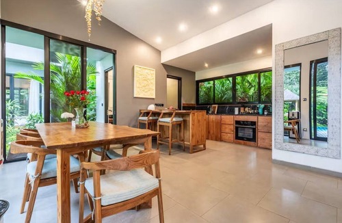 Melayang Villa | Tropical 4BR Oasis w Huge Pool+Gazebo, Ubud's Best