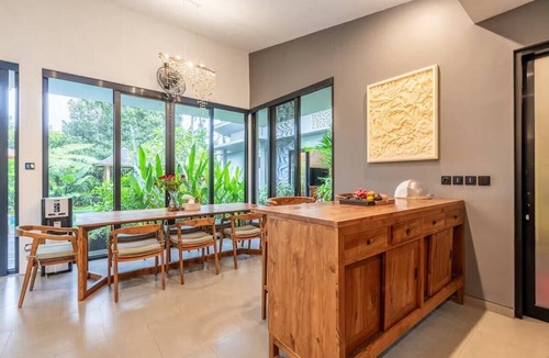 Melayang Villa | Tropical 4BR Oasis w Huge Pool+Gazebo, Ubud's Best