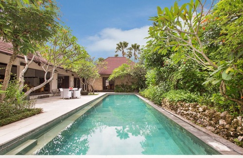 Petitenget Villa | Tropical Ambience 3BR Villa In Seminyak! 8Min Walk To Eat Street! W/Swim Pool!