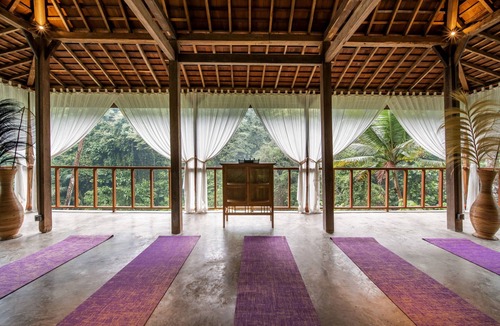 Kemenuh Villa | Tropical Pool For Large Groups Ubud Retreat