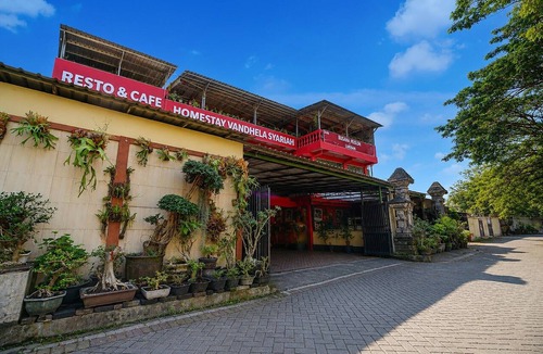 Surabaya House | Twin Room near City of Tomorrow Mall