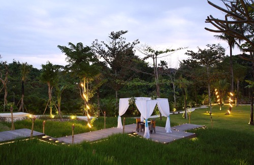 Batu Bolong Villa | Two Bedroom Villa in Canggu, Private Pool with spacious living and dining area