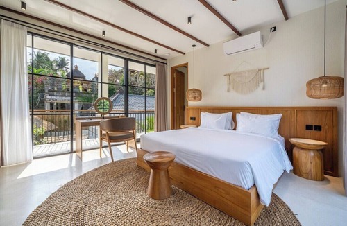Penestanan House | Ubud's Tropical 2BR Gem w Outdoor Tub, Pool, Patio
