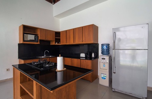 Batu Bolong Villa | Verano 1, 4-8BR sleeps up to 16 walk to Echo Beach